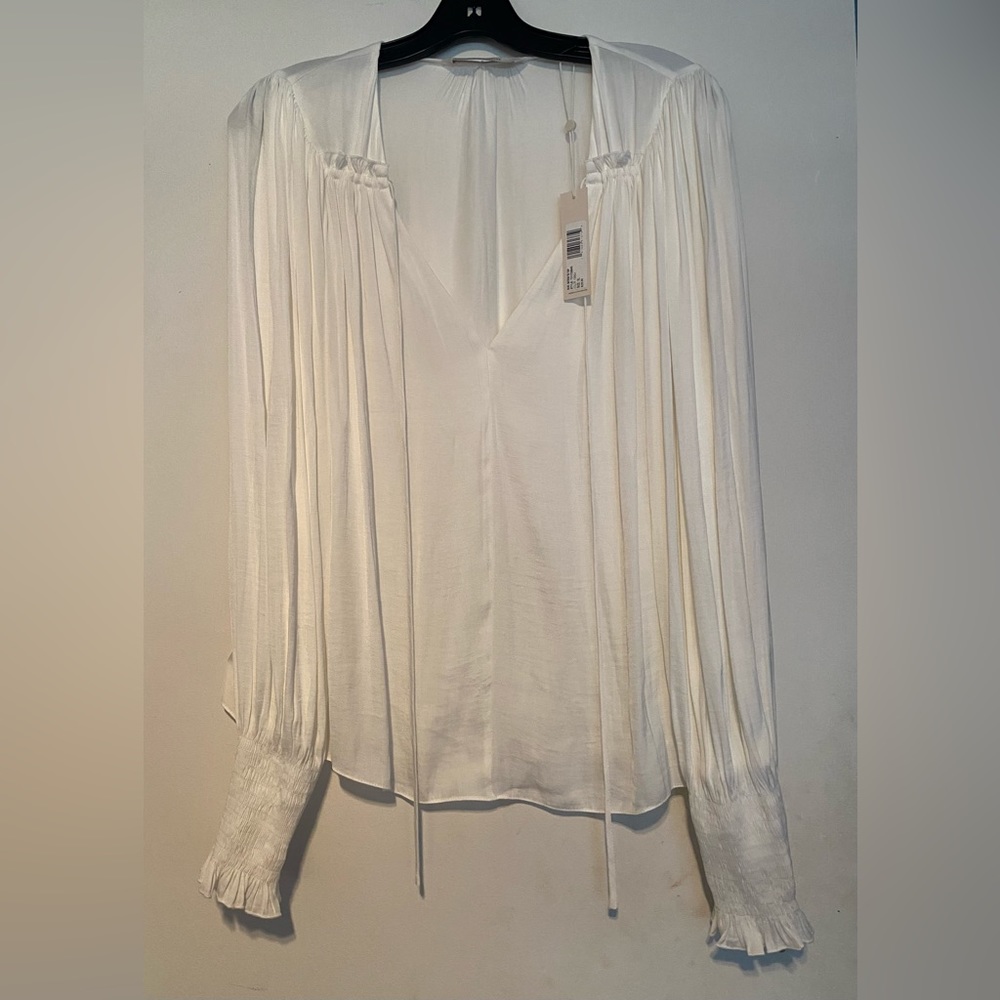 Rebecca Taylor NWT
Milk Tie-Front Puff Sleeve V-Neck Top - XL BEAUTIFUL Quality!